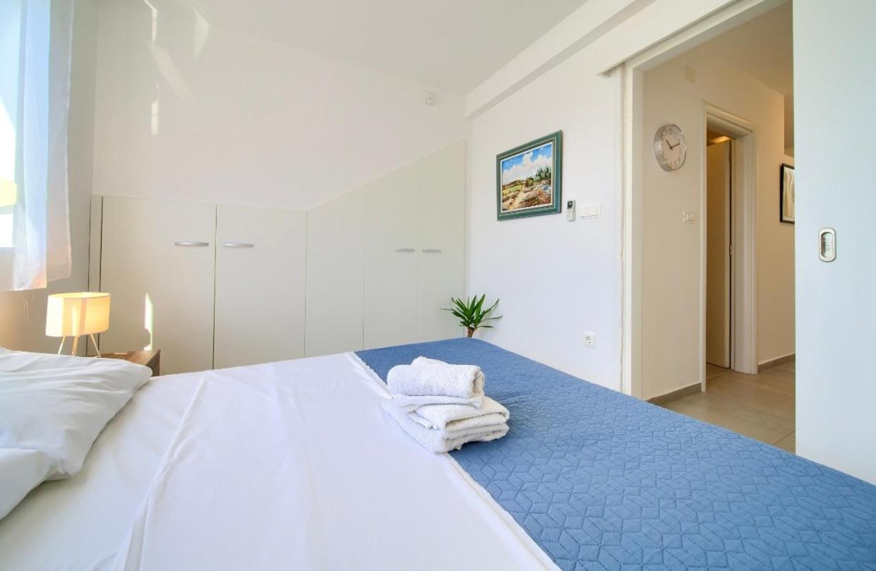 Apartment Sasso Bianco With The Private Pool Njivice Esterno foto