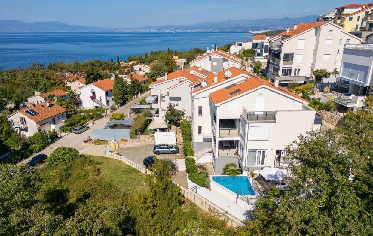 Apartment Sasso Bianco With The Private Pool Njivice Esterno foto
