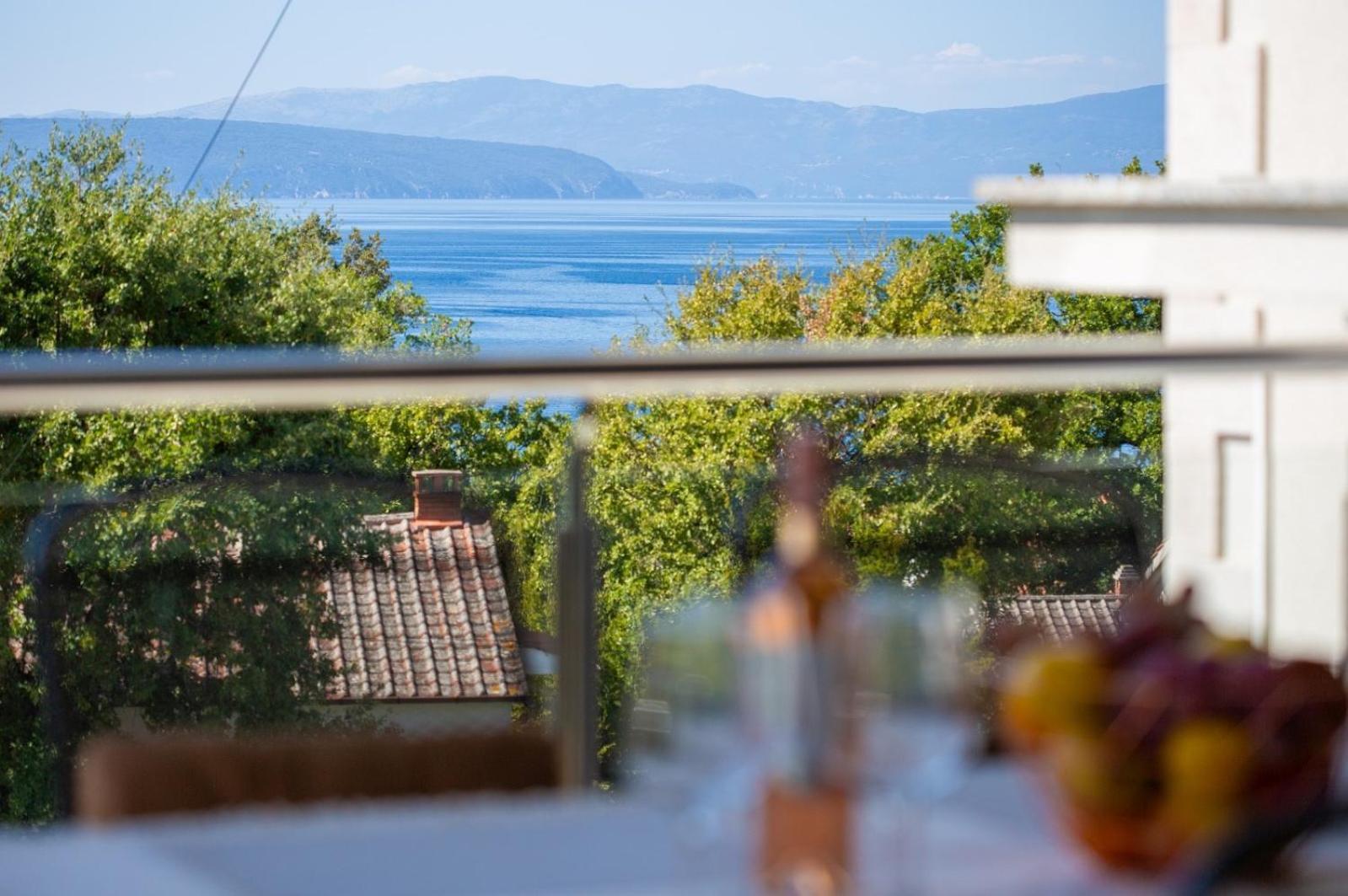Apartment Sasso Bianco With The Private Pool Njivice Esterno foto