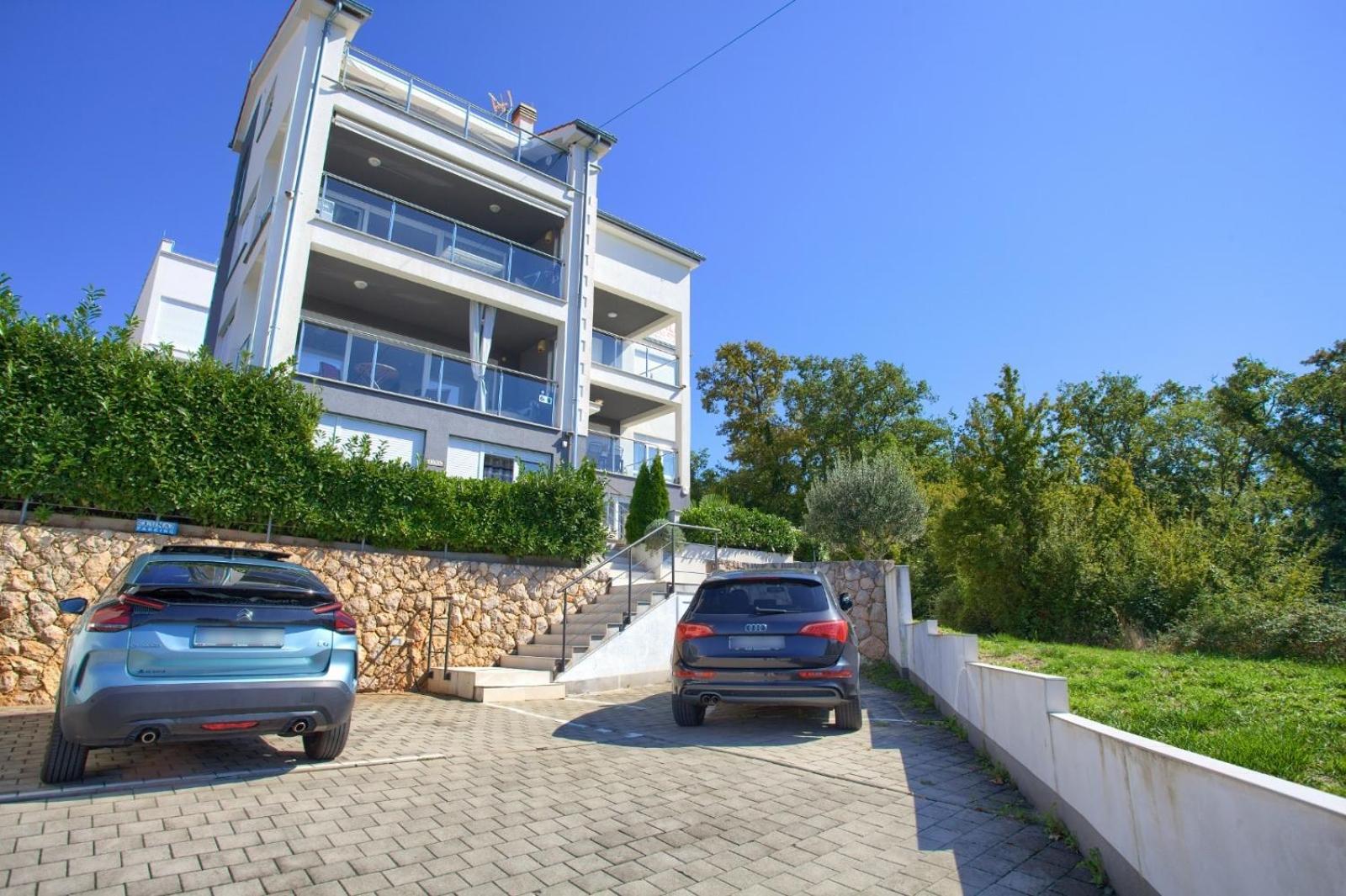 Apartment Sasso Bianco With The Private Pool Njivice Esterno foto