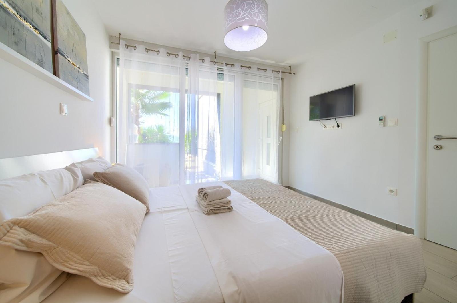 Apartment Sasso Bianco With The Private Pool Njivice Esterno foto